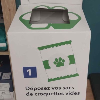Recyclage de vos sacs de croquettes vides!